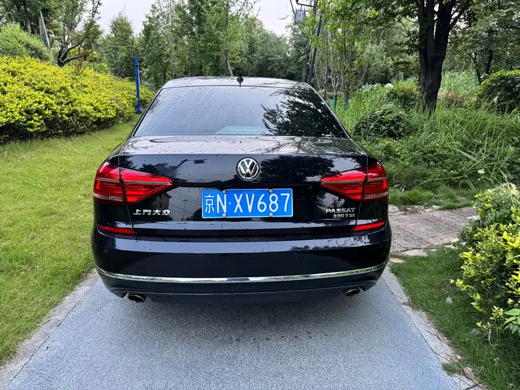 VOLKSWAGEN PASSAT 2017