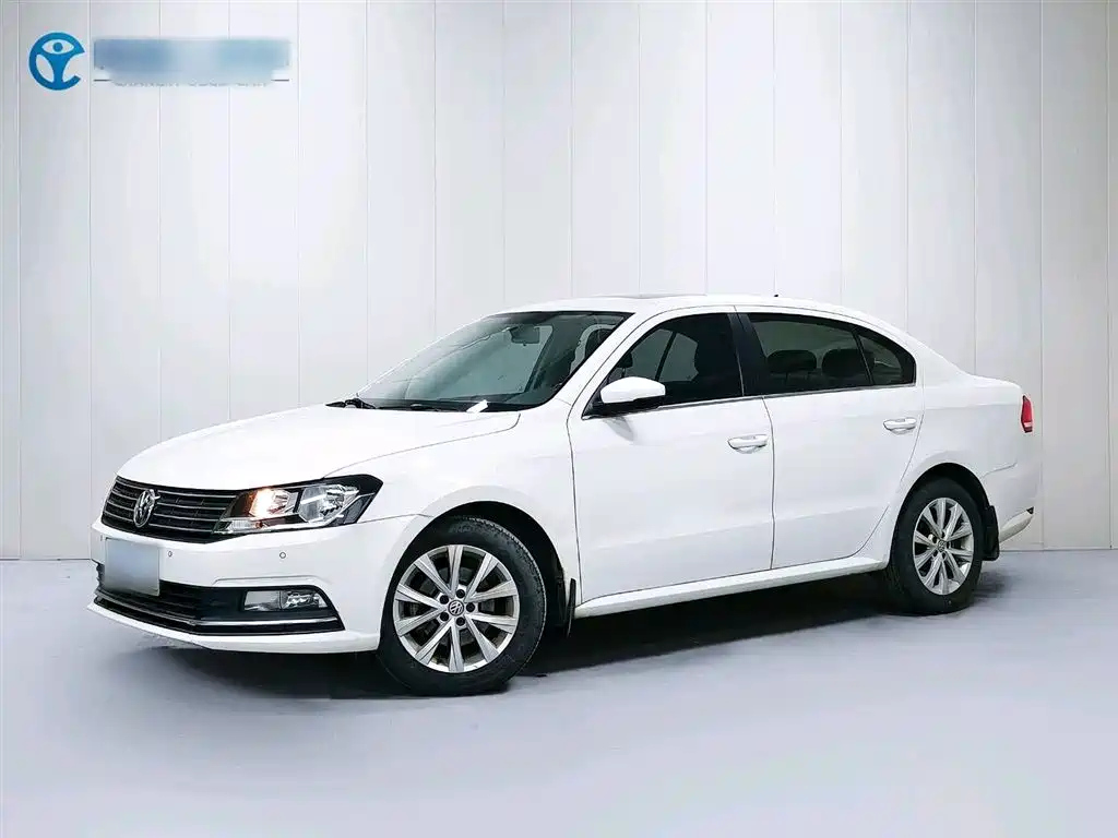 VOLKSWAGEN LAVIDA 2015