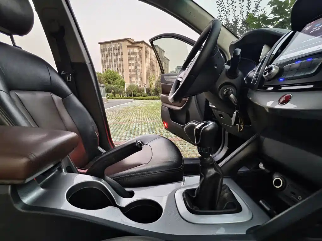 JAC REFINE S5 2015