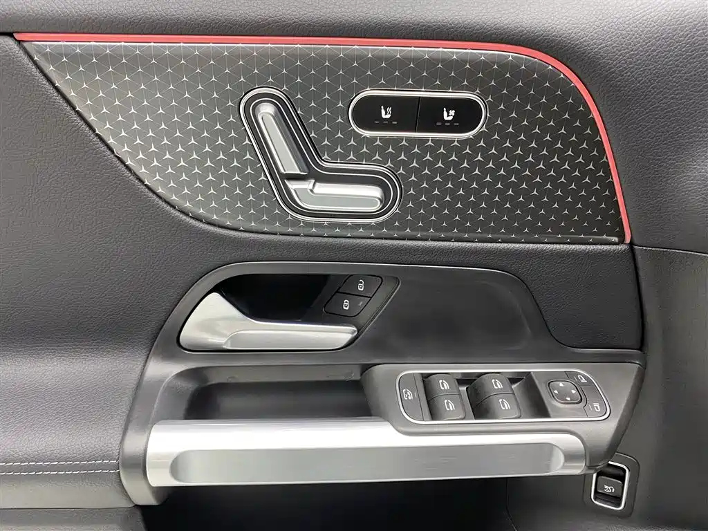MERCEDES BENZ GLB 2024
