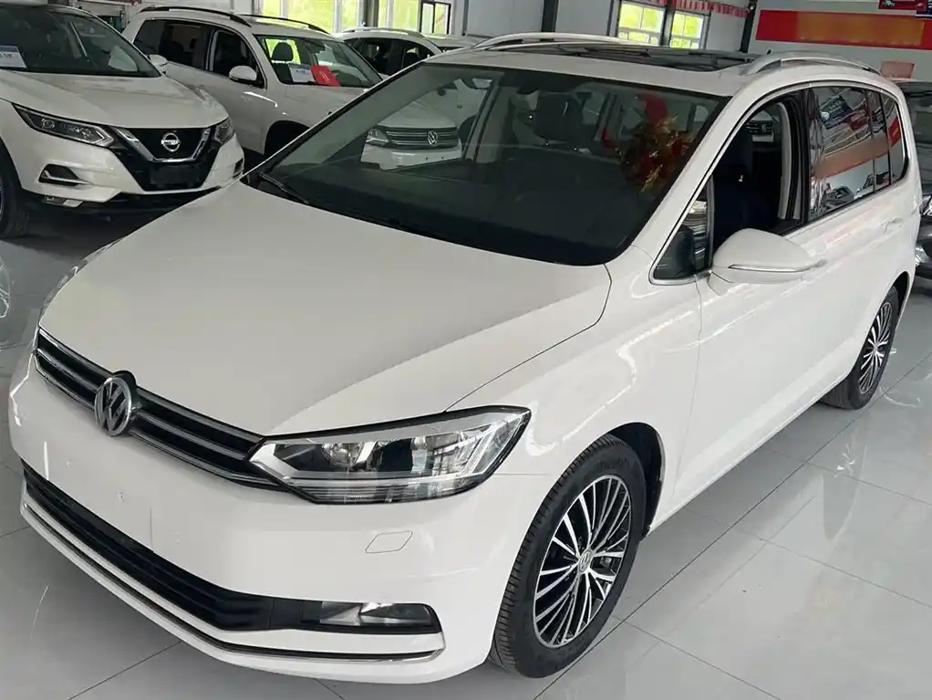 VOLKSWAGEN TOURAN 2016