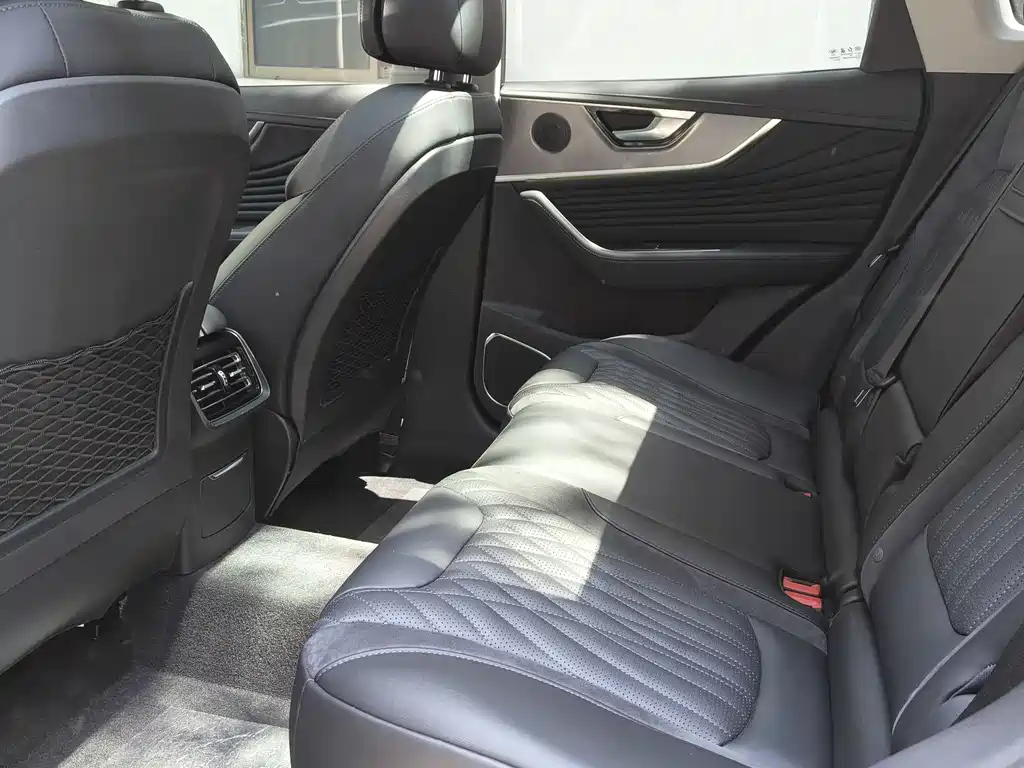 HONGQI HS5 2023