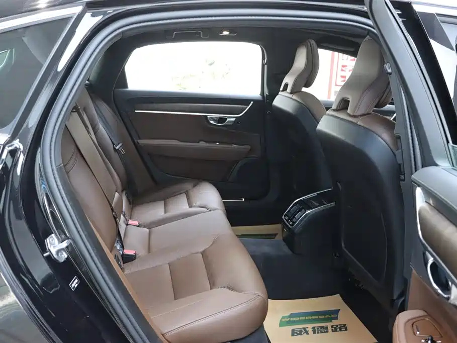 VOLVO S90 2021