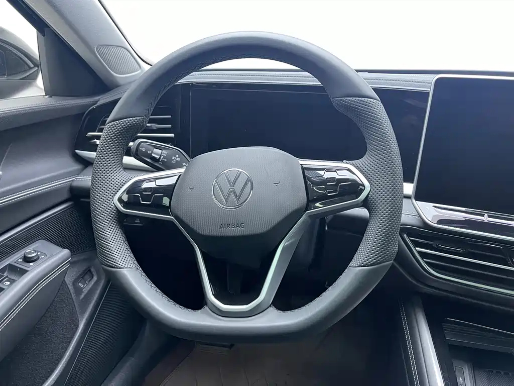 VOLKSWAGEN PASSAT 2025