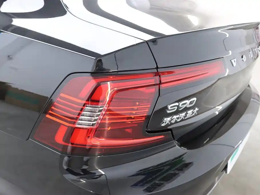VOLVO S90 2021