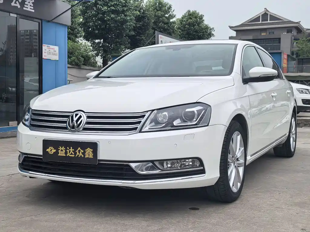 VOLKSWAGEN MAGOTAN 2012
