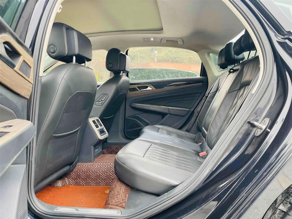 VOLKSWAGEN PASSAT 2019