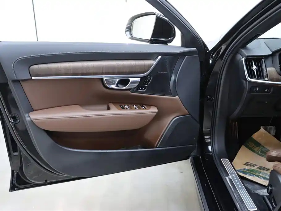 VOLVO S90 2021