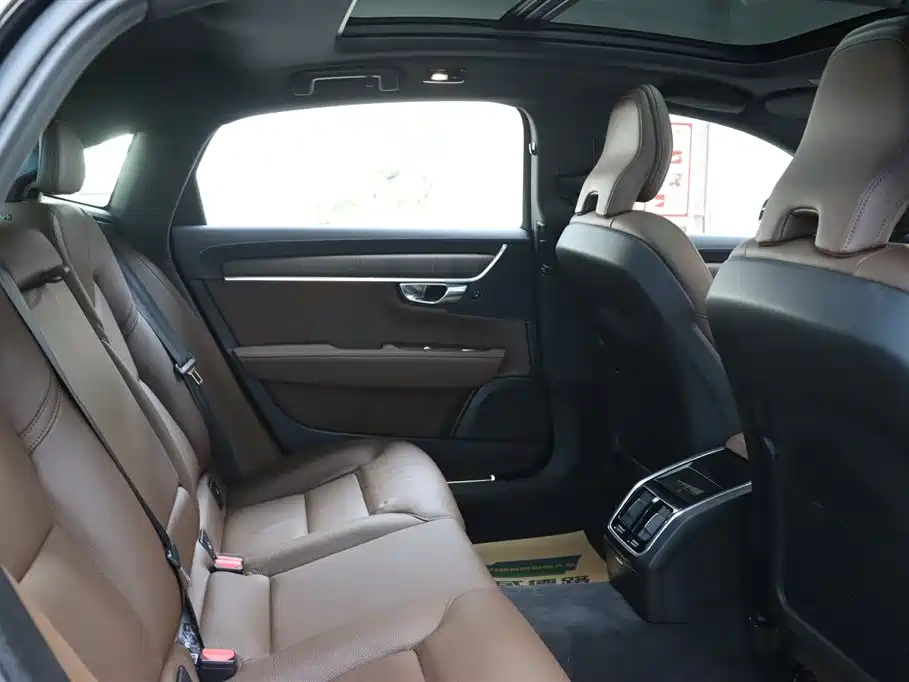 VOLVO S90 2021