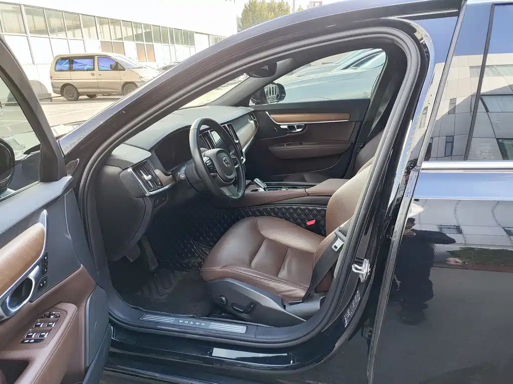 VOLVO S90 2022