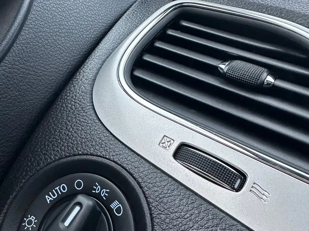 DODGE JCUV 2015
