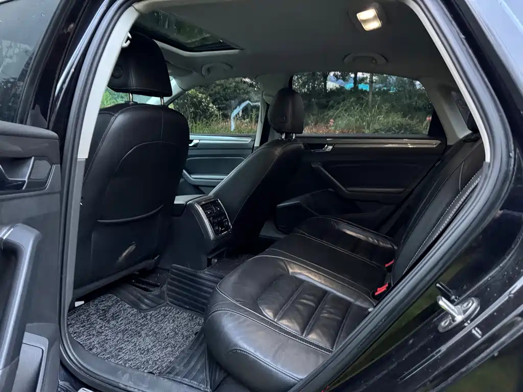VOLKSWAGEN PASSAT 2017