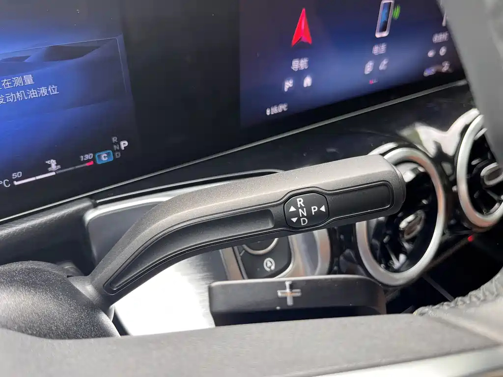 MERCEDES BENZ GLB 2024