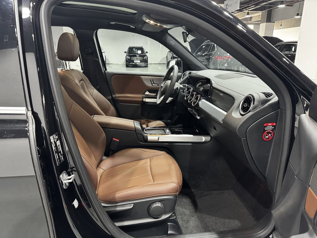 MERCEDES BENZ GLB 2024