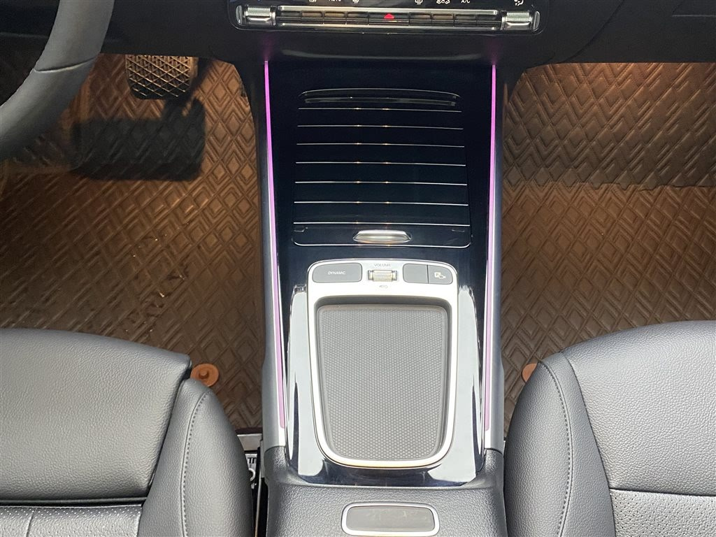 MERCEDES BENZ GLB 2024