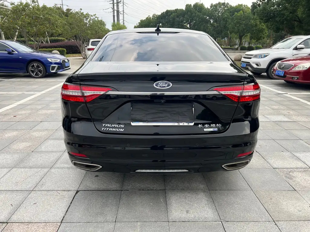 FORD TAURUS 2019