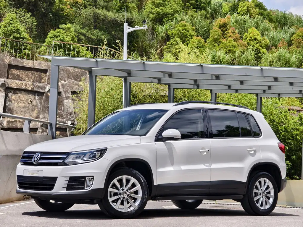 VOLKSWAGEN TIGUAN 2016