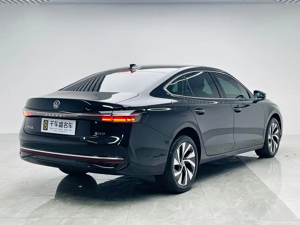 VOLKSWAGEN PASSAT 2025