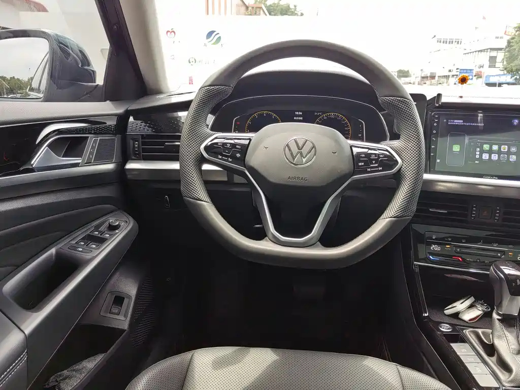 VOLKSWAGEN PASSAT 2024