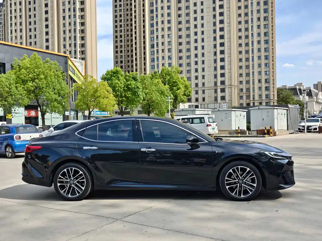 TOYOTA CAMRY 2024