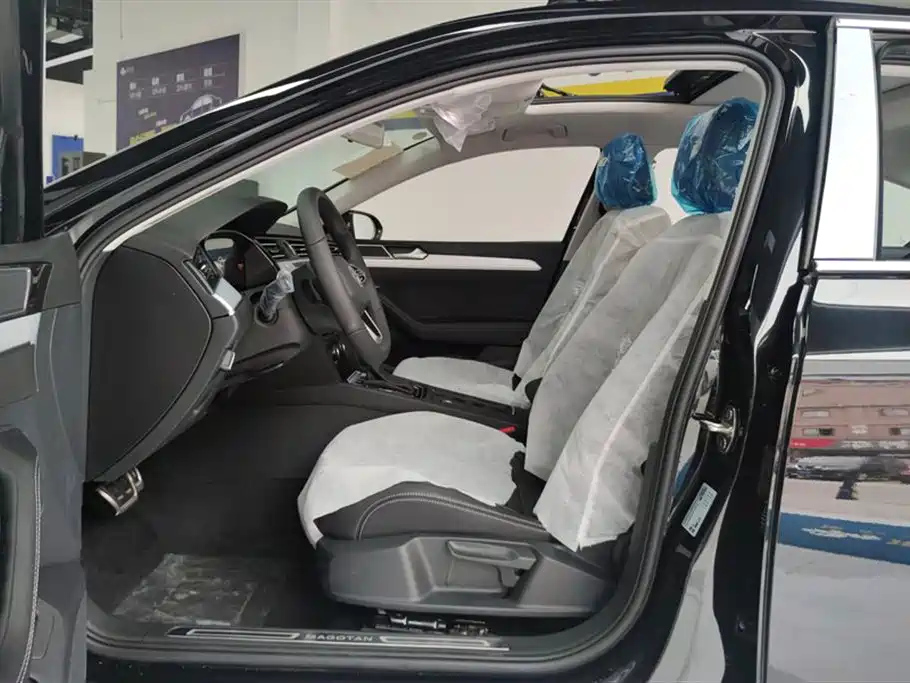 VOLKSWAGEN MAGOTAN 2023