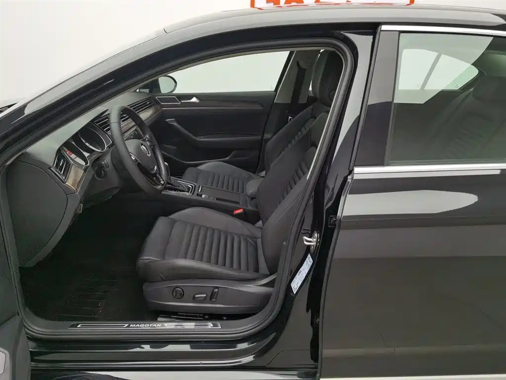 VOLKSWAGEN MAGOTAN 2019