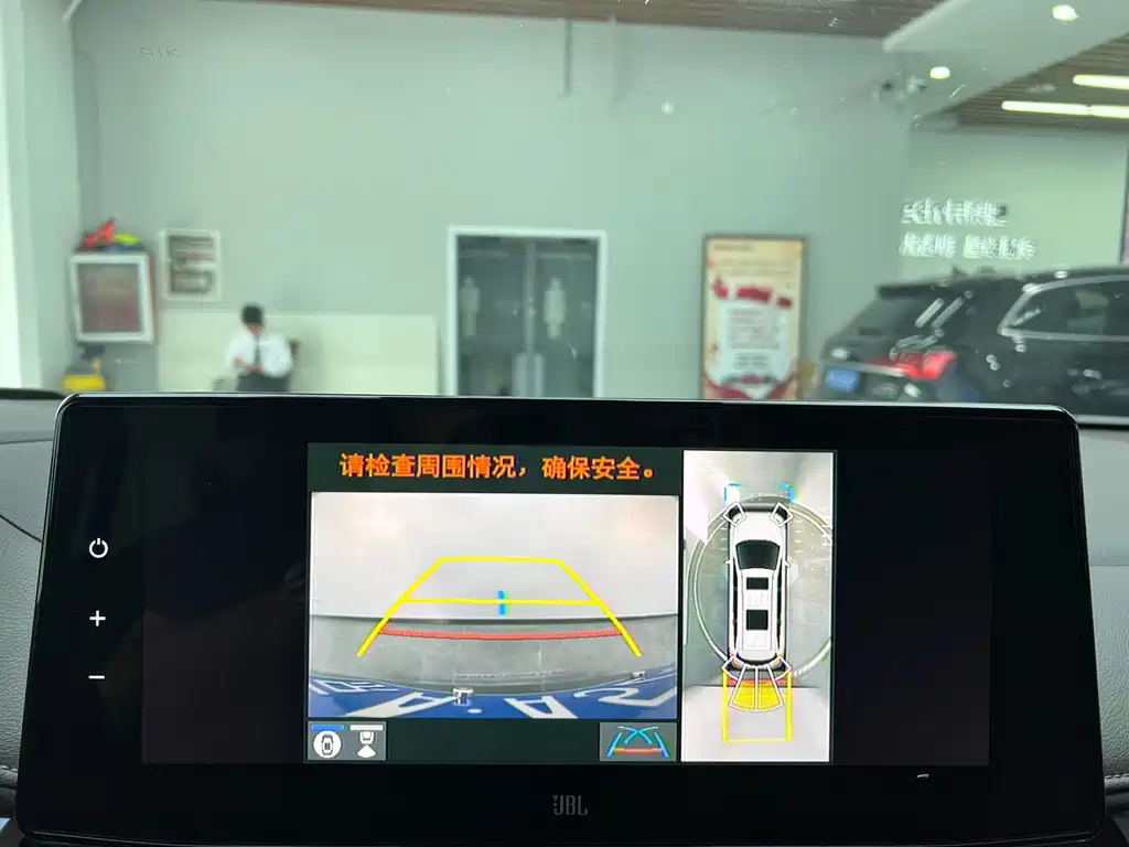 TOYOTA GRANVIA 2023