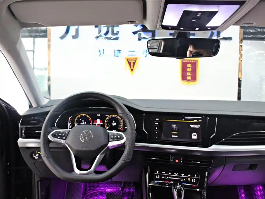 VOLKSWAGEN PASSAT 2025