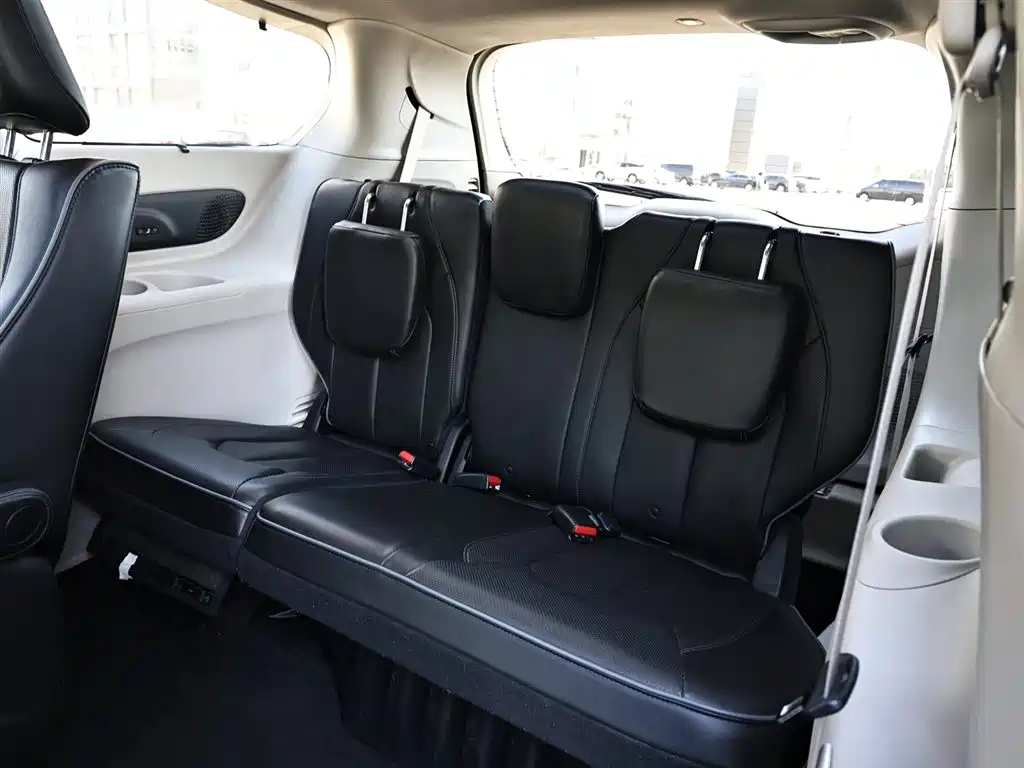 CHRYSLER OTHER 2018