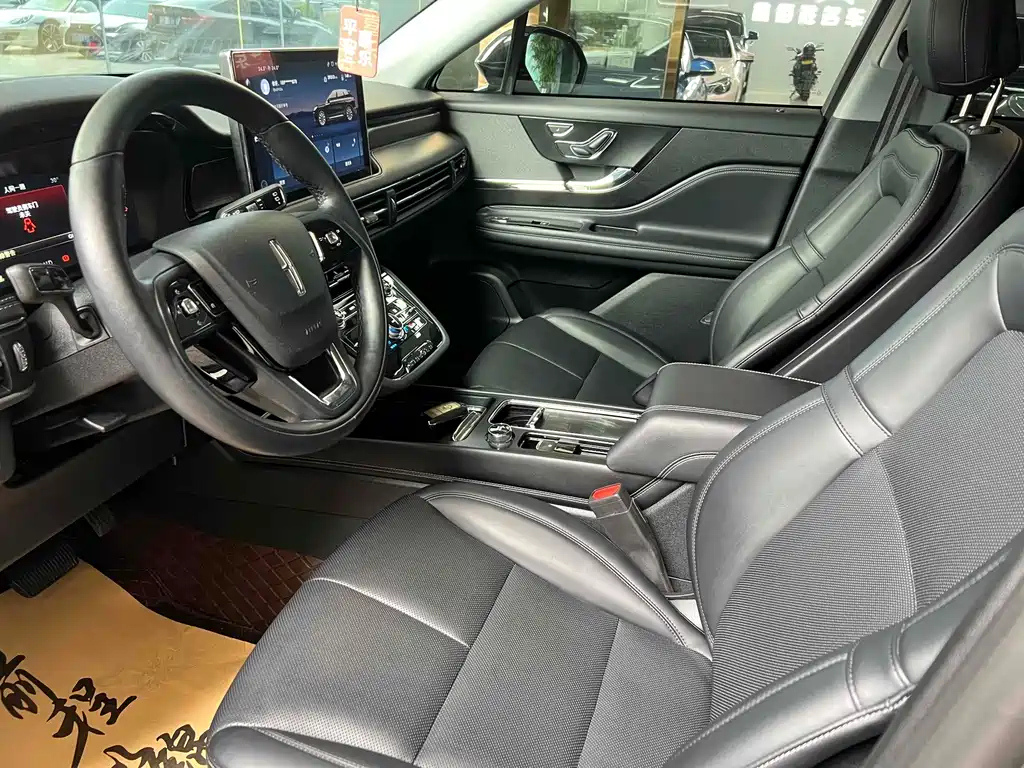 LINCOLN ADVENTURER 2021
