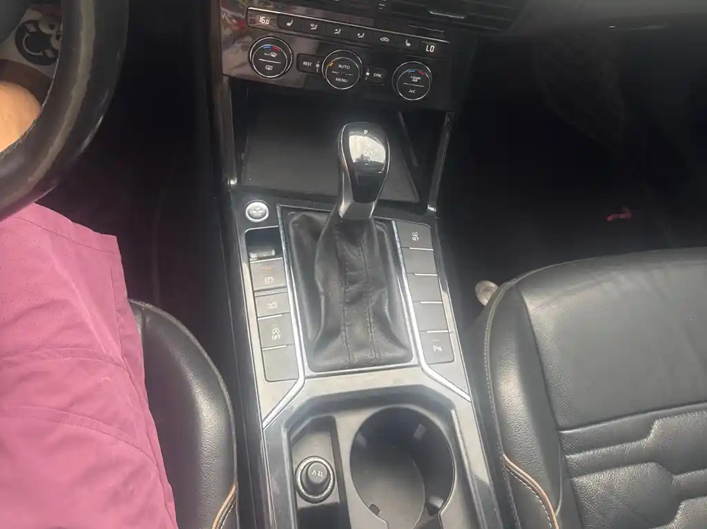VOLKSWAGEN PASSAT 2019