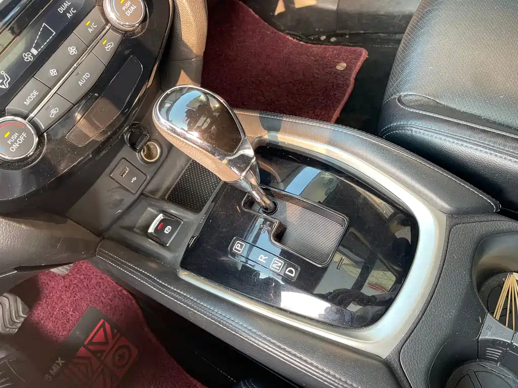 NISSAN X-TRAIL 2019