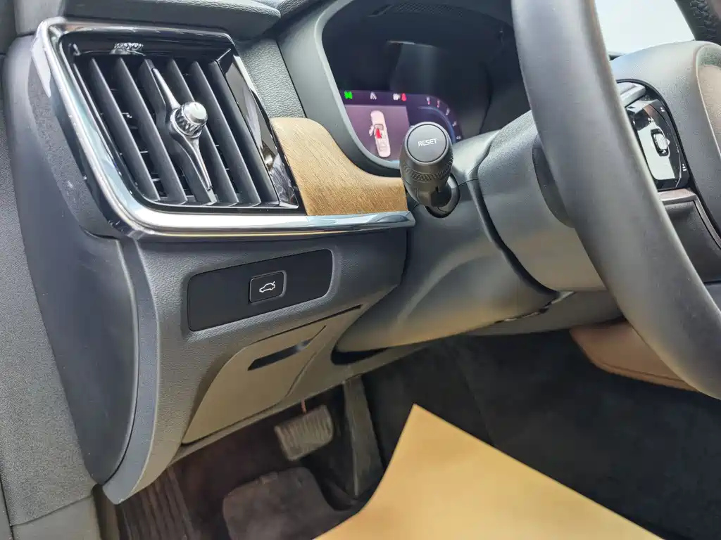 VOLVO S90 2024