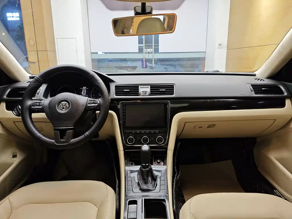 VOLKSWAGEN PASSAT 2015