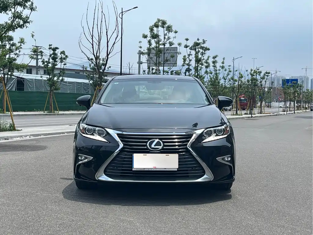 LEXUS ES 2015