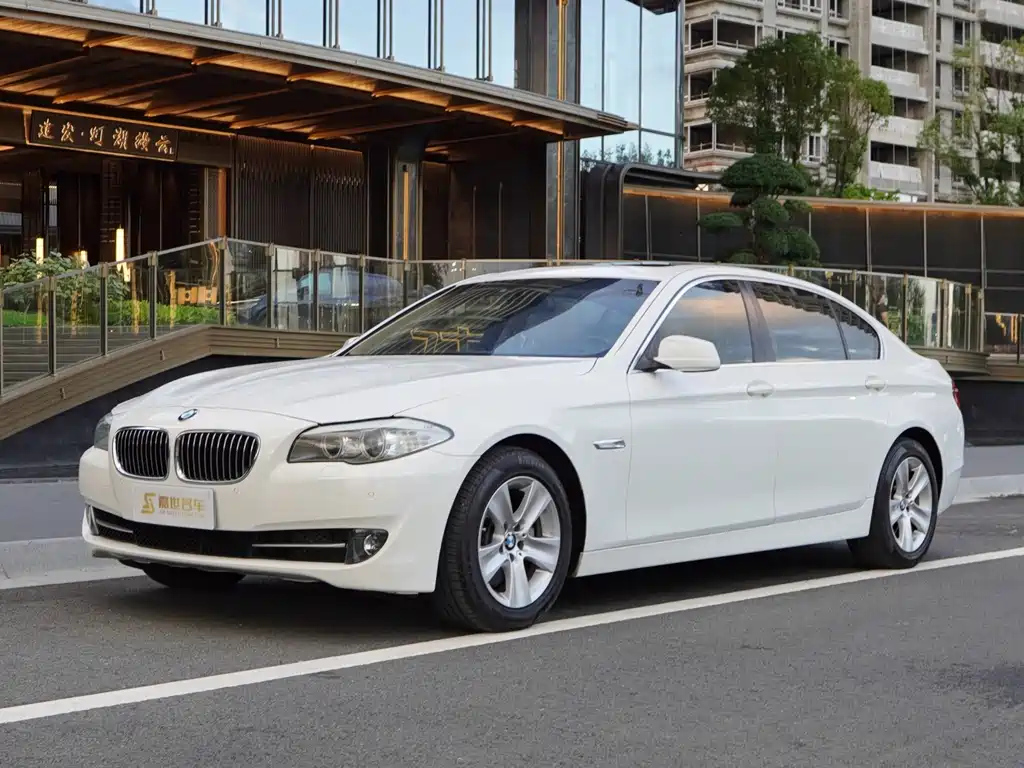 BMW 5-SERIES 2011