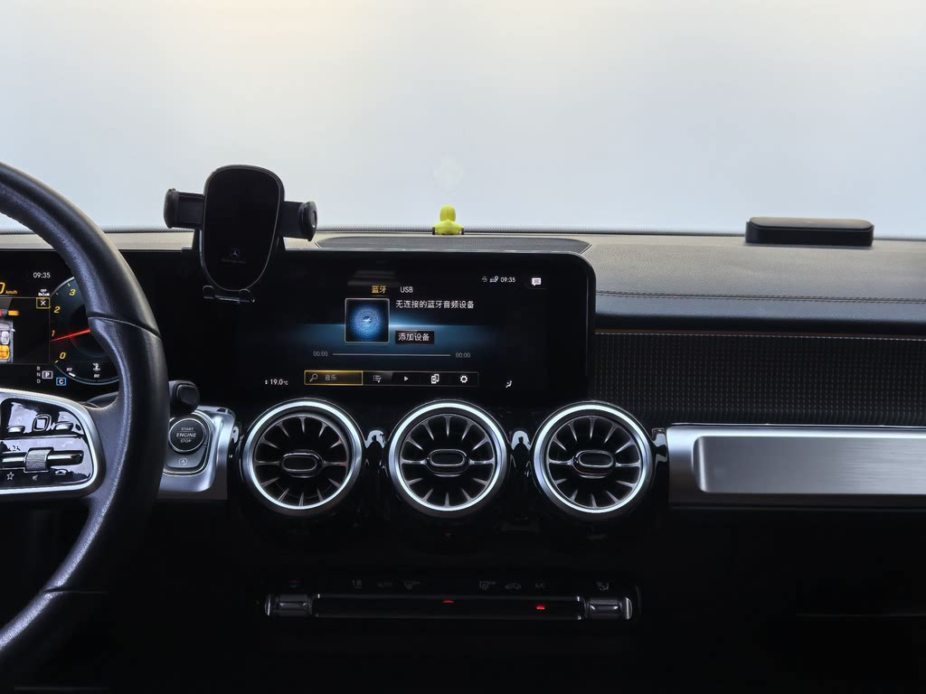 MERCEDES BENZ GLB 2023