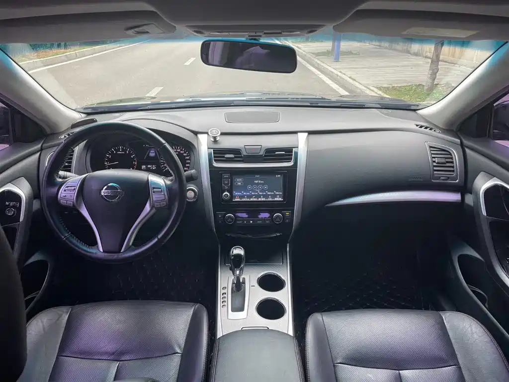 NISSAN TEANA 2018