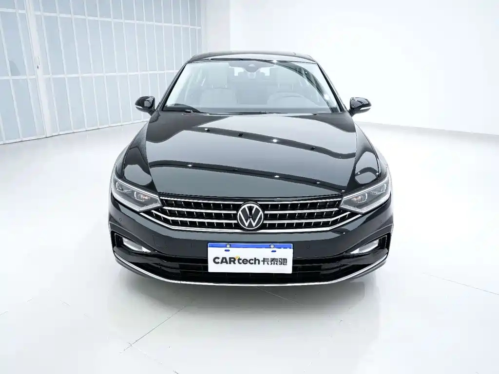 VOLKSWAGEN MAGOTAN 2023