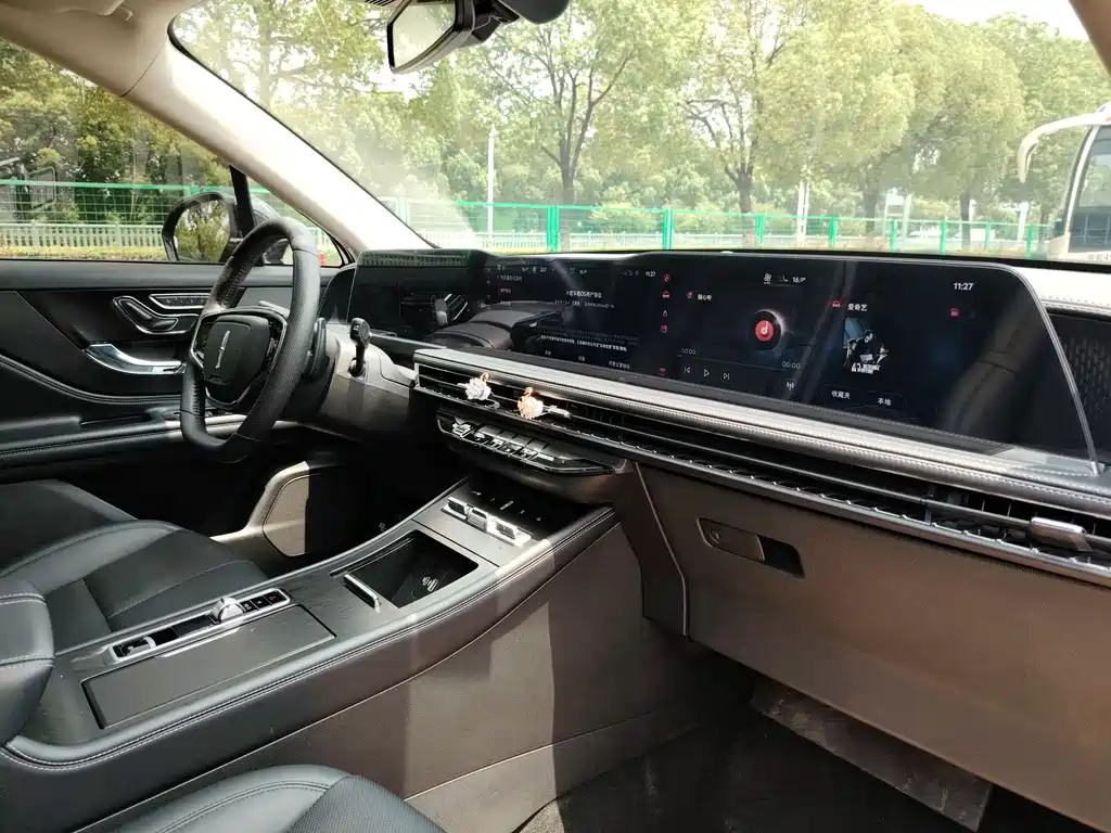 LINCOLN ADVENTURER 2023