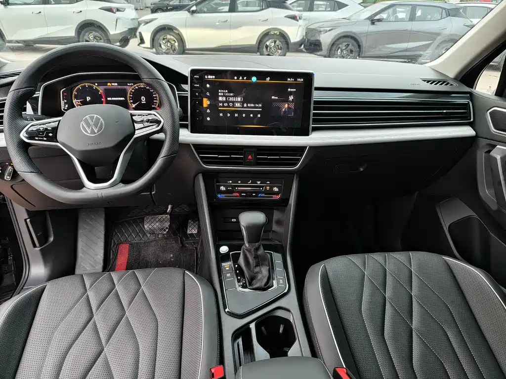VOLKSWAGEN TIGUAN L 2024