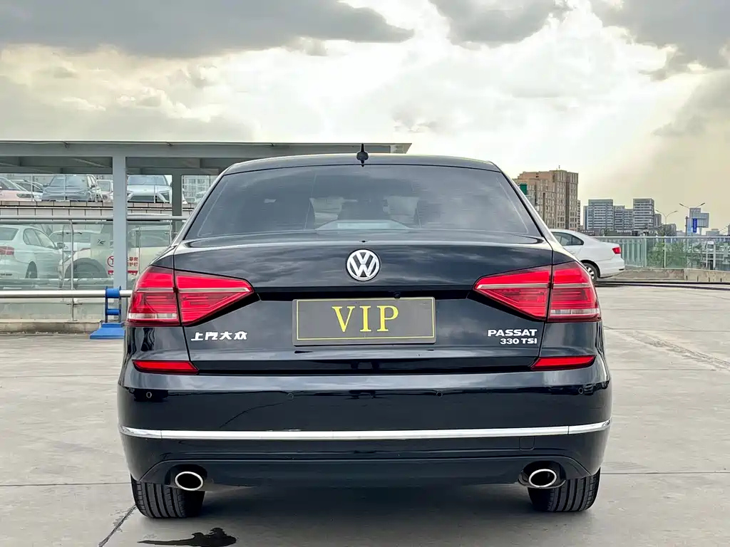 VOLKSWAGEN PASSAT 2017