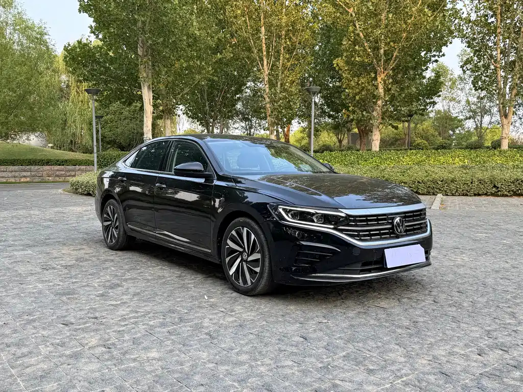 VOLKSWAGEN PASSAT 2024