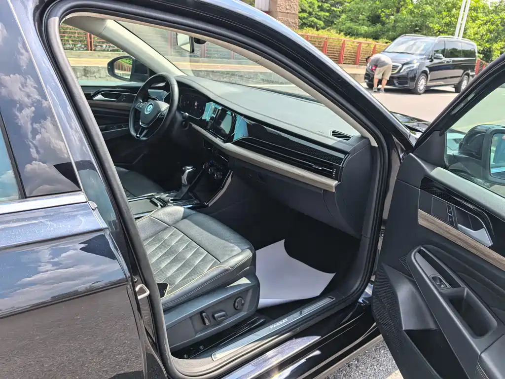 VOLKSWAGEN PASSAT 2020