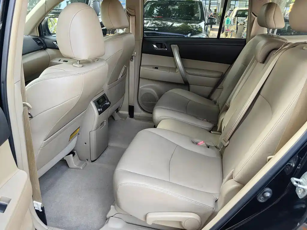 TOYOTA HIGHLANDER 2012