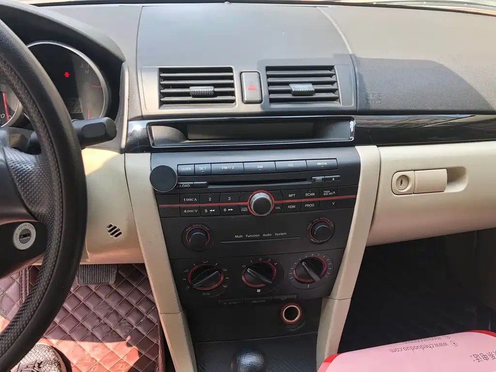MAZDA 3 2010