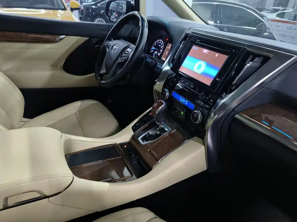 TOYOTA ALPHARD 2017