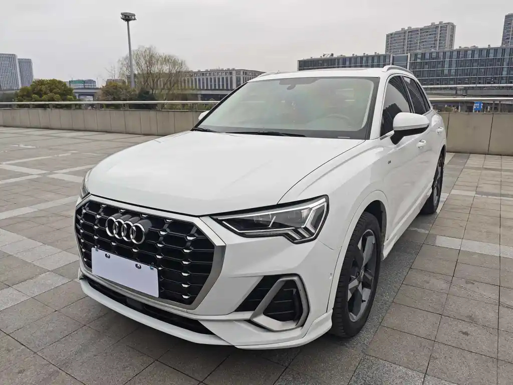 AUDI Q3 2021
