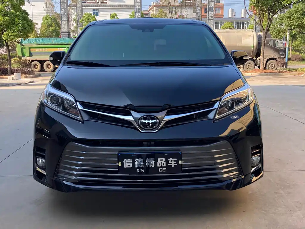 TOYOTA SIENNA 2015