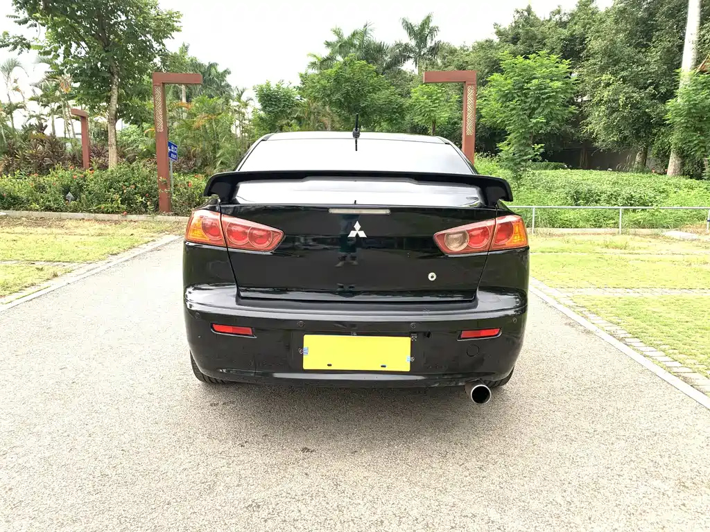 MITSUBISHI LANCER EX 2011